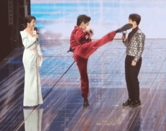 向佐道歉:对不起100遍 